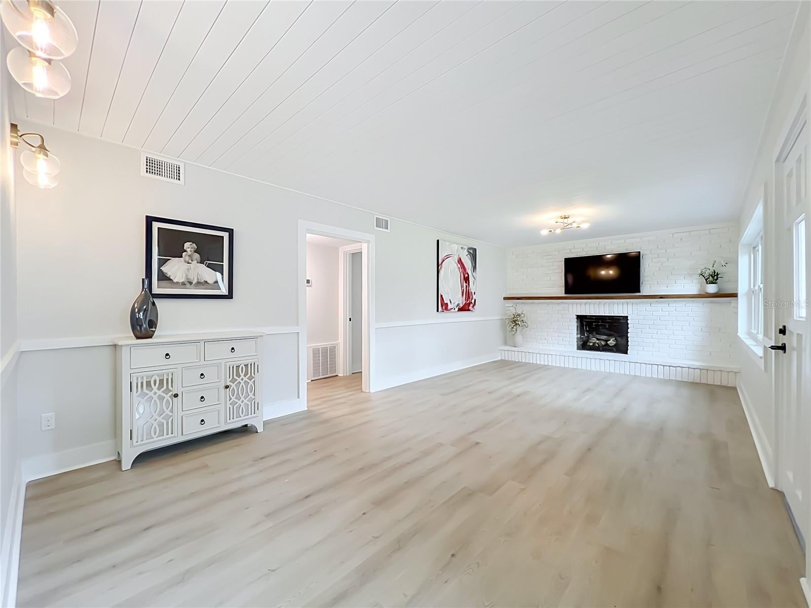 227 W BAY STREET