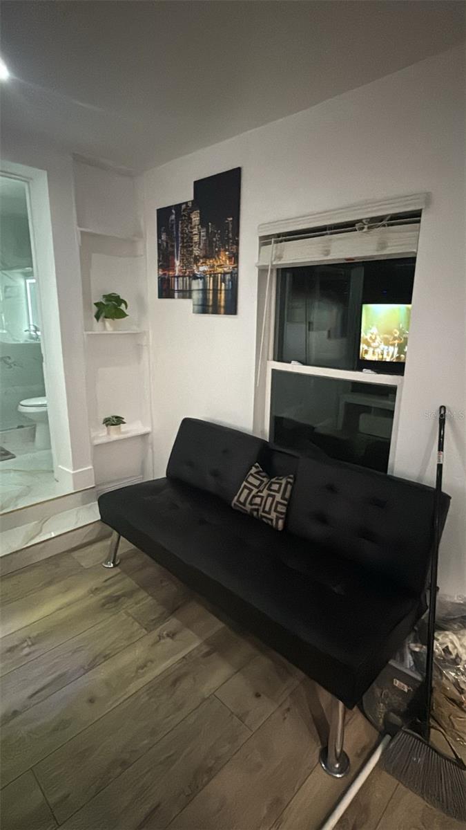 WILSHIRE OAKS - Residential Lease