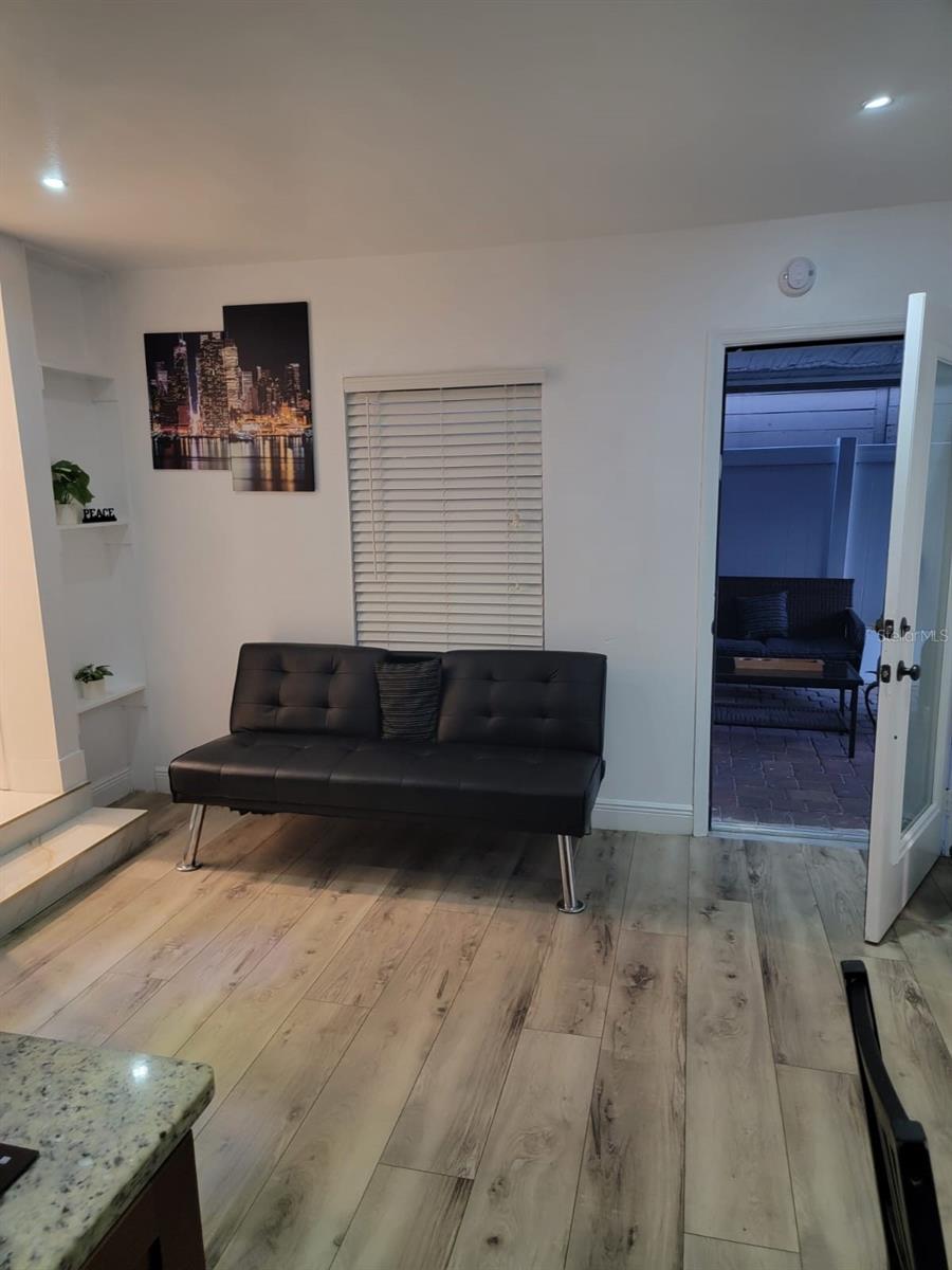 WILSHIRE OAKS - Residential Lease