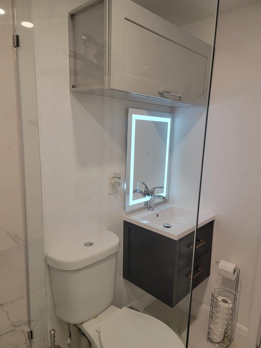 WILSHIRE OAKS - Residential Lease