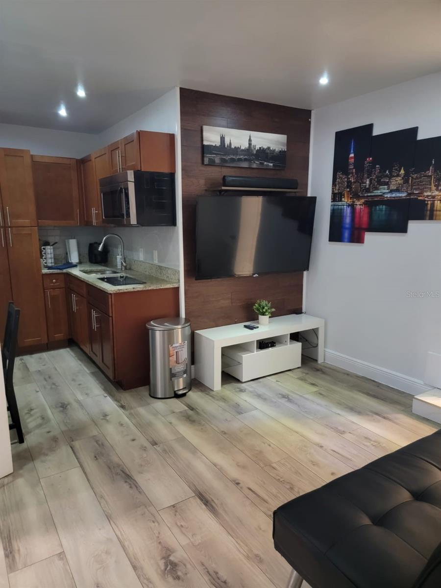 WILSHIRE OAKS - Residential Lease