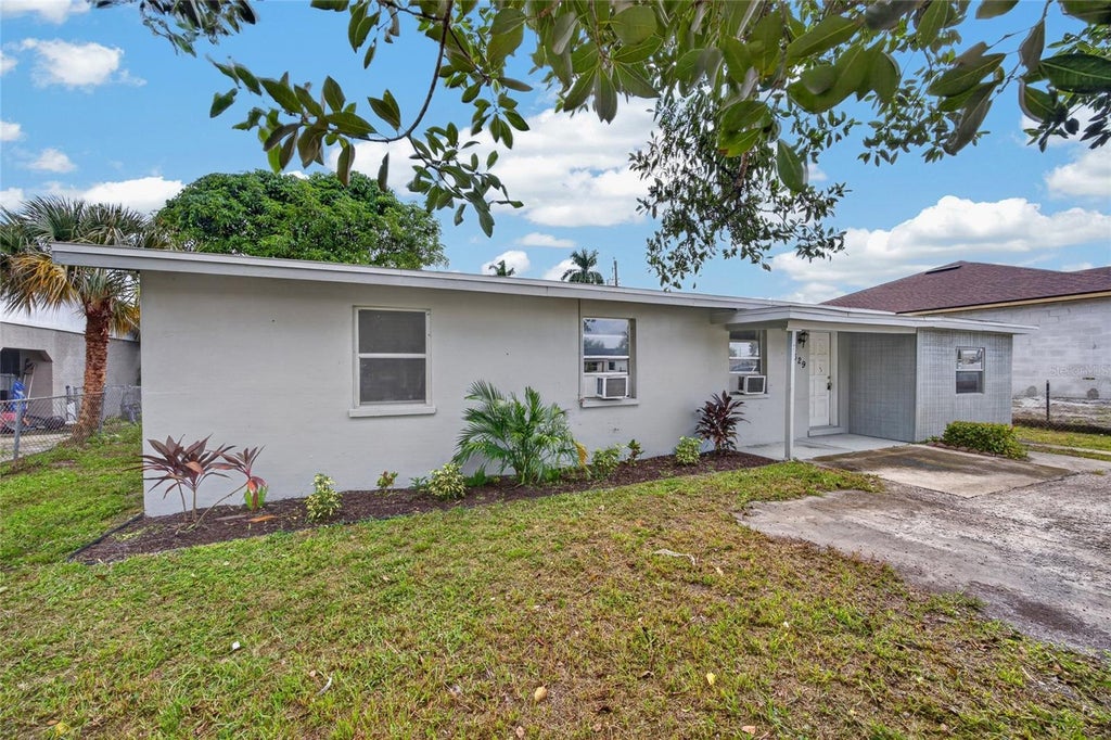 Photo of 1629 Pawnee Street, Fort Myers, FL 33916 (MLS # C7531802)