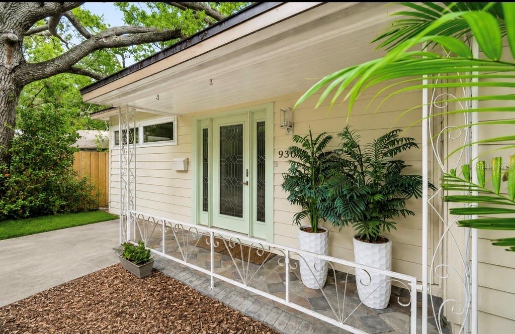 Photo of 930 Montrose Boulevard N, St Petersburg, FL 33703 (MLS # TB8514454)