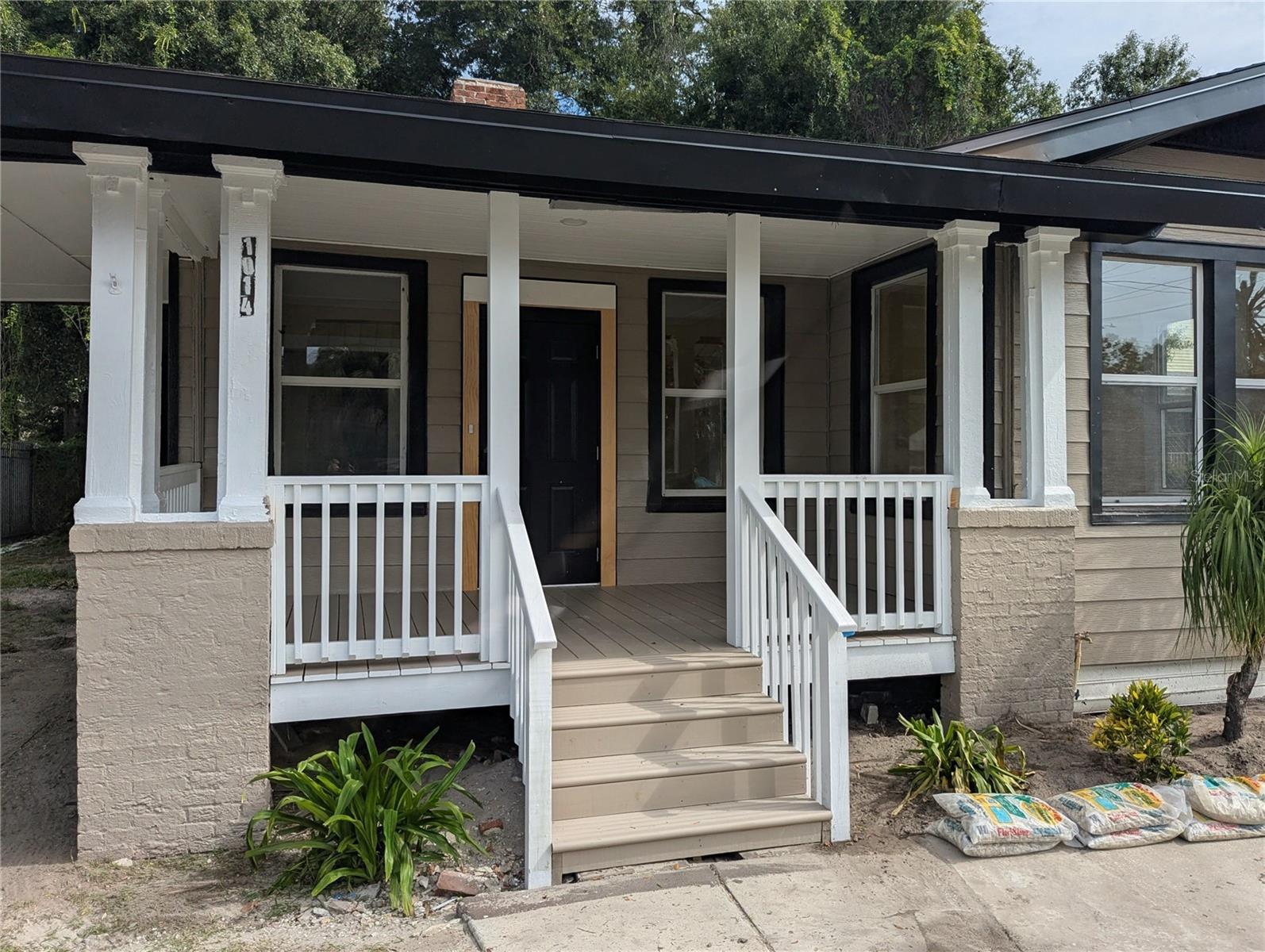 If you are looking for a charming older home that has been updated and ready for you to enjoy the vibrant life style of Tampa has to offer? Well this one checks the boxes for you call home to this one. New Ac, fresh paint, new kitchen, hot water heater, beautiful light fixtures and more... What are you waiting for? Schedule your apt TODAY...