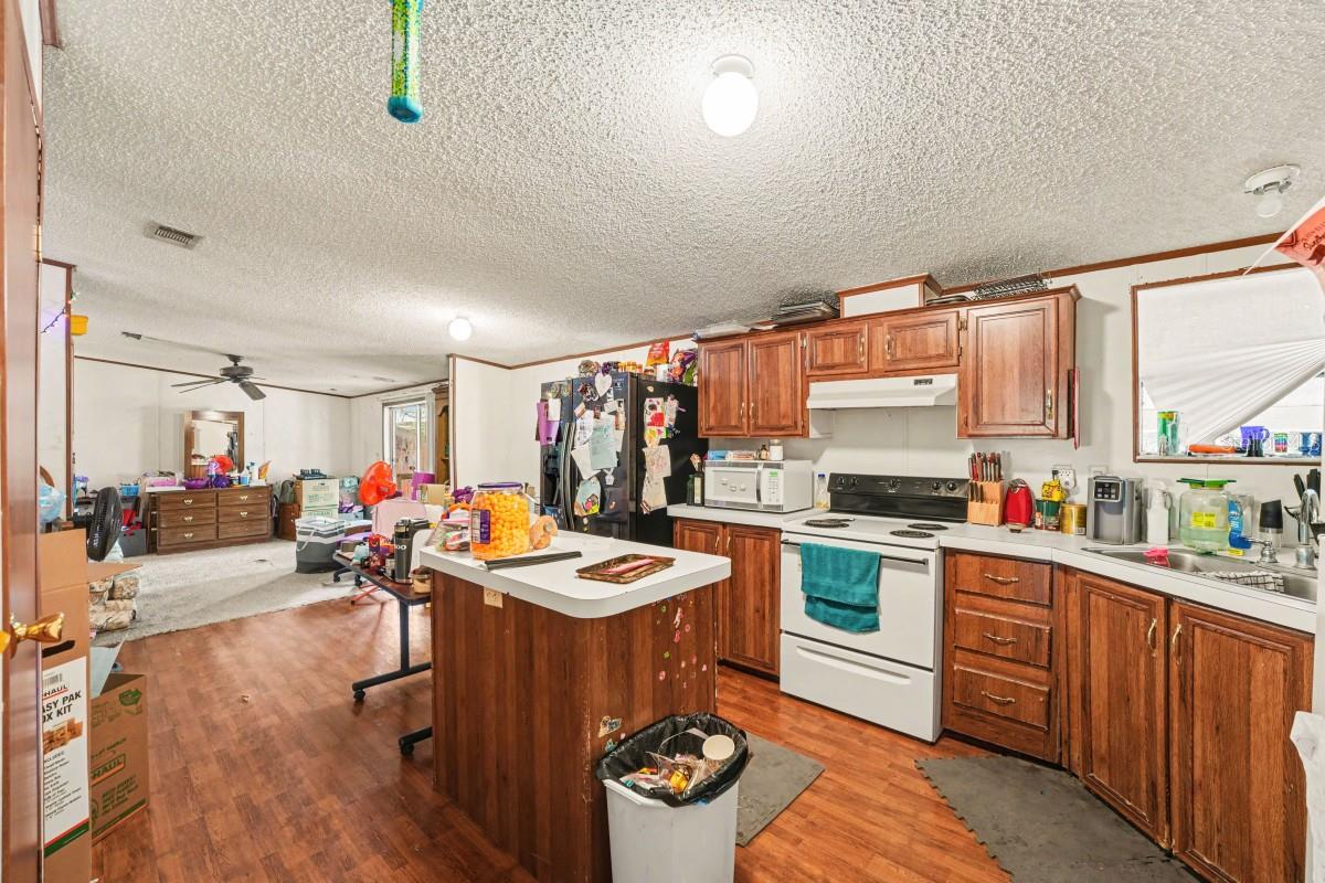 COUNTRY VIEW ESTATES - Residential