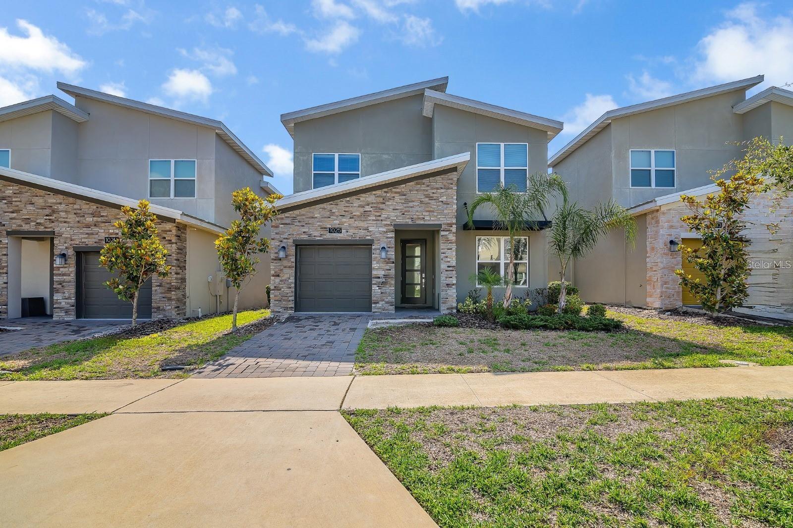 1025 Leader Street, Davenport