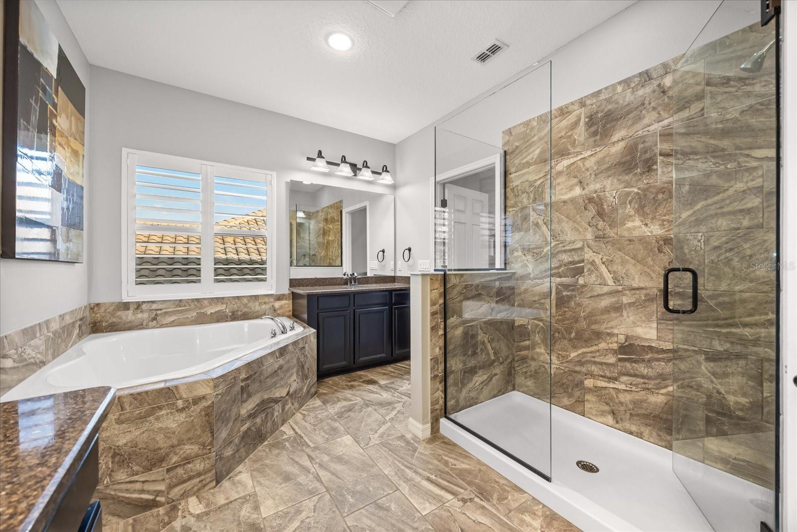 LAKESIDE ESTATES - Residential