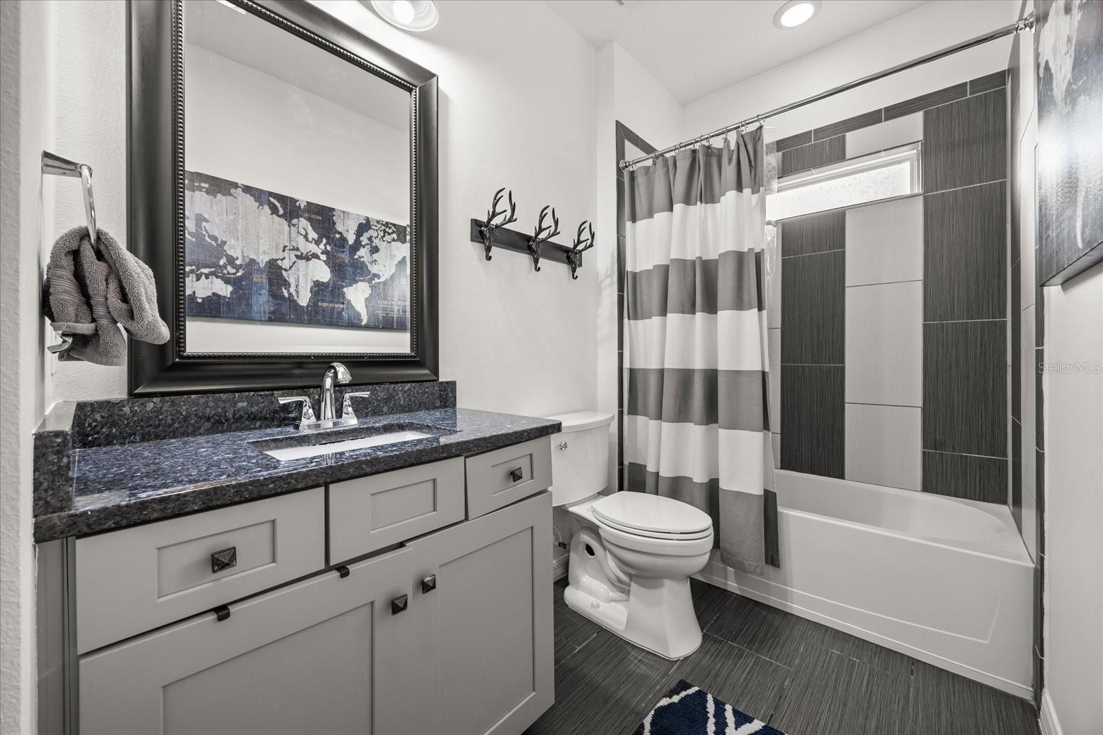 LAKESIDE ESTATES - Residential