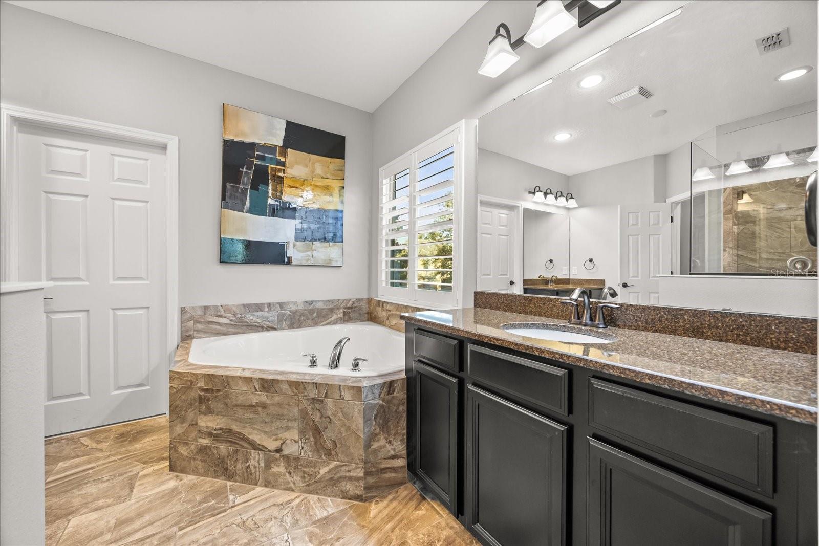 LAKESIDE ESTATES - Residential