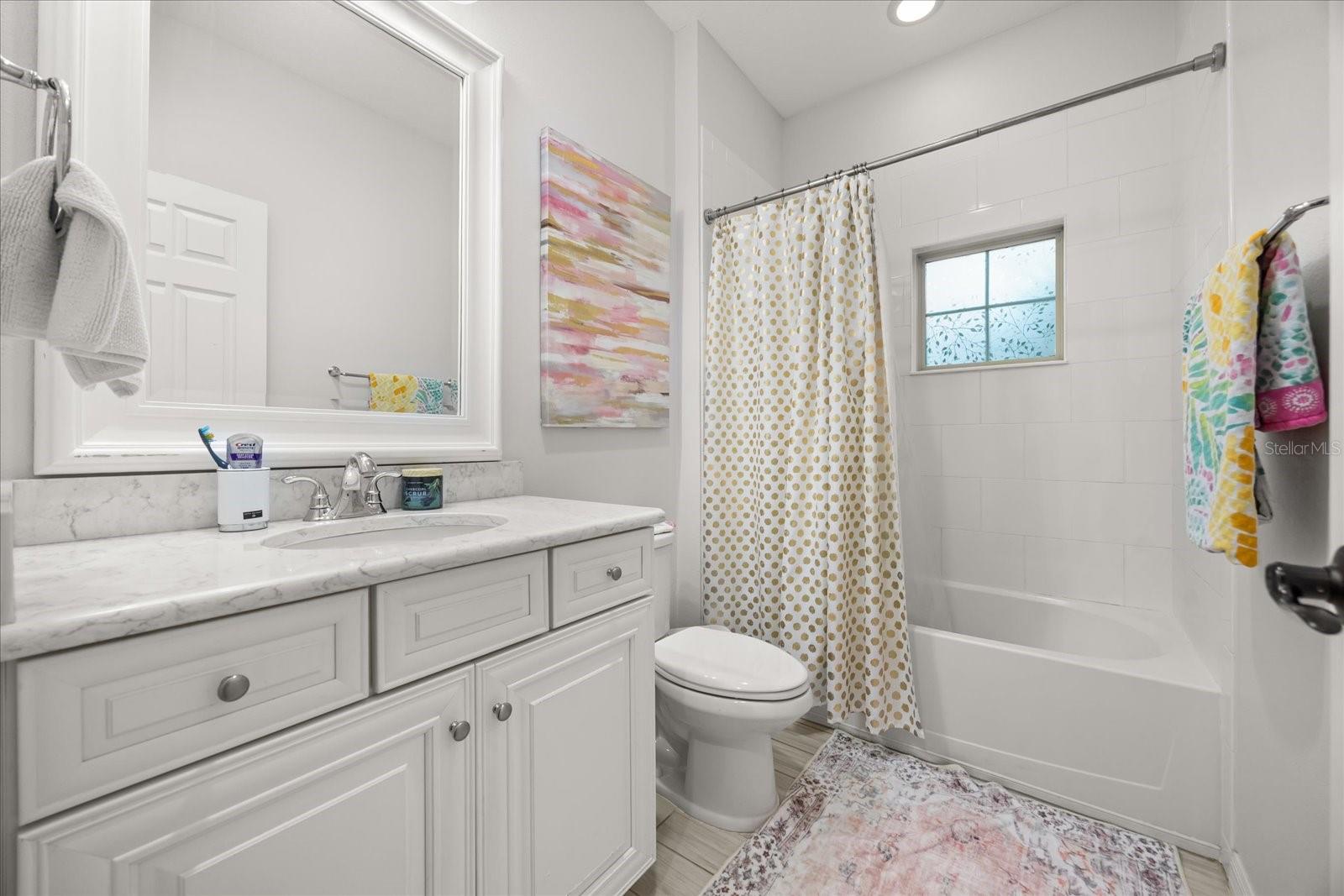 LAKESIDE ESTATES - Residential