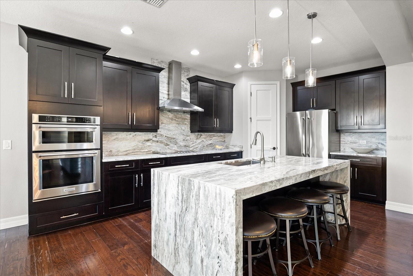 LAKESIDE ESTATES - Residential