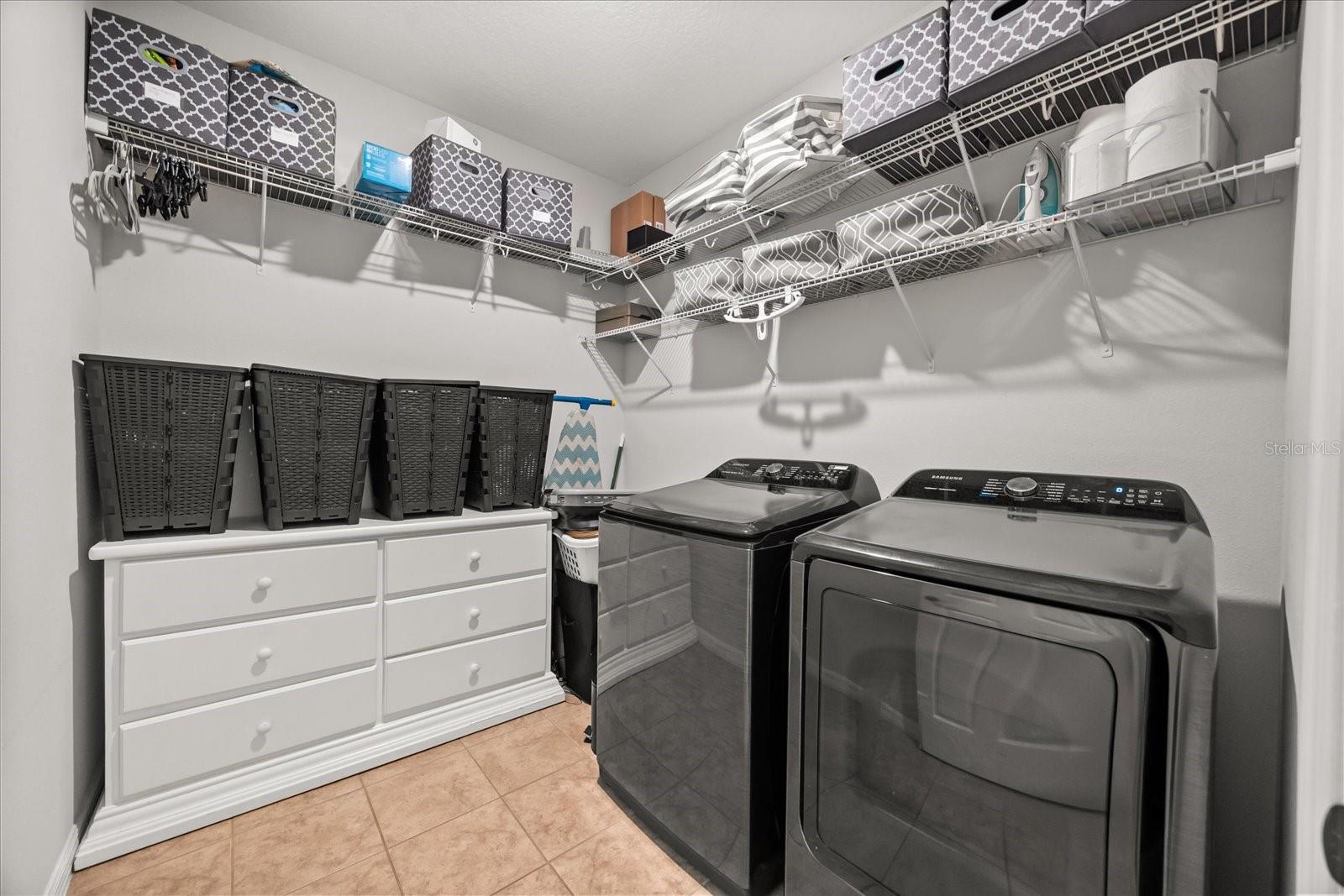 LAKESIDE ESTATES - Residential