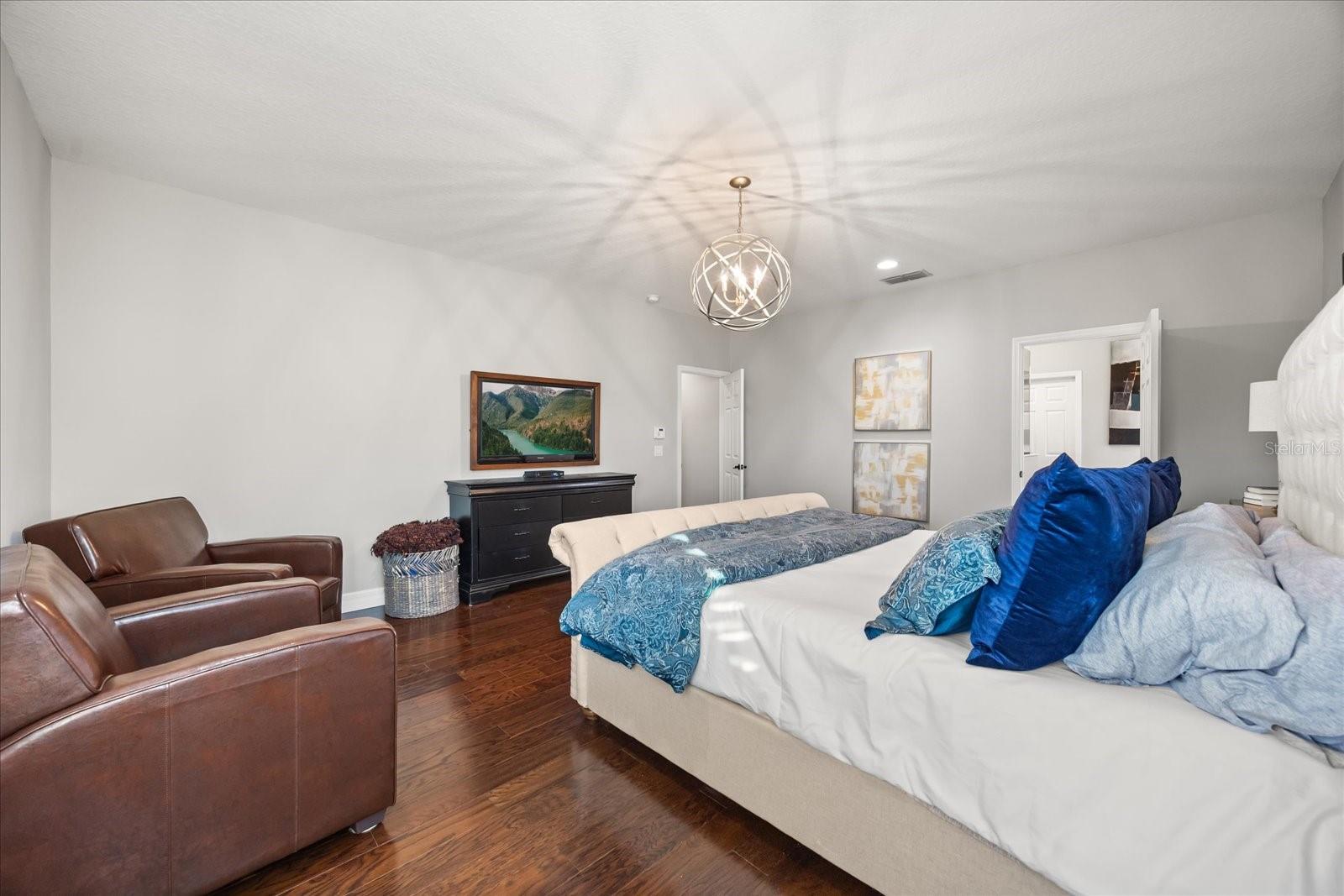 LAKESIDE ESTATES - Residential