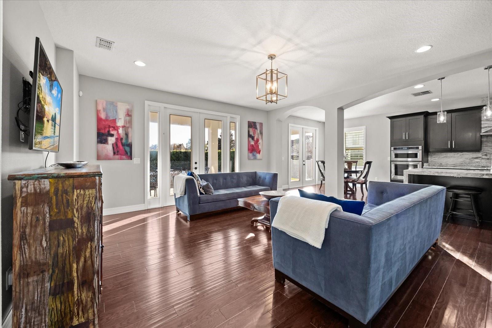 LAKESIDE ESTATES - Residential