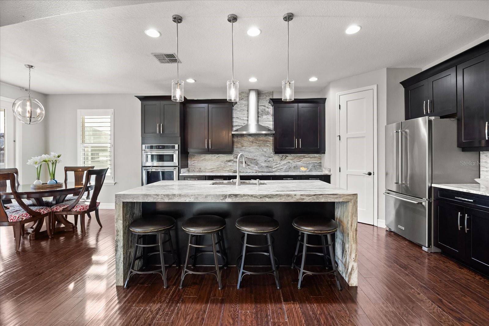 LAKESIDE ESTATES - Residential