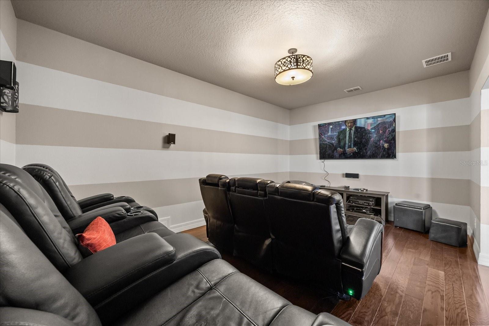 LAKESIDE ESTATES - Residential