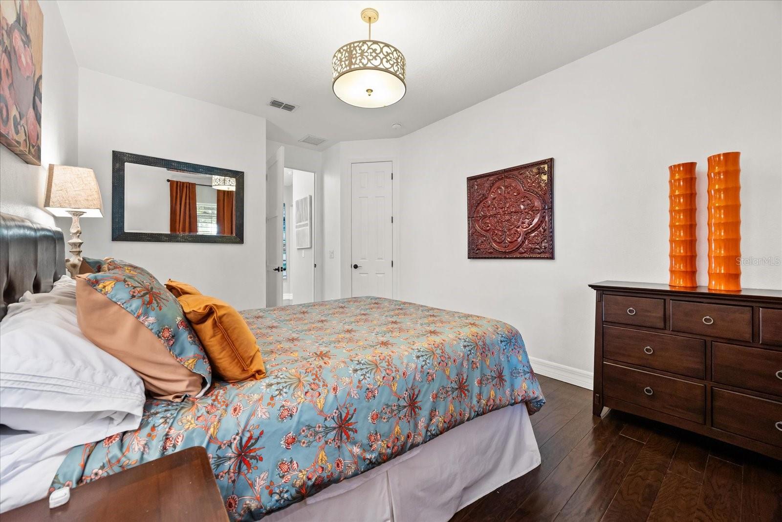 LAKESIDE ESTATES - Residential