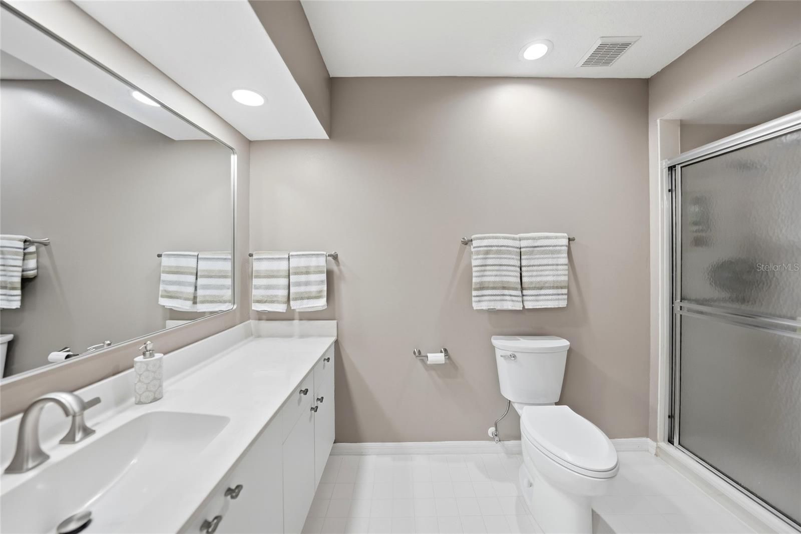 KINGSWAY GOLF VILLAS FIRST ADD - Residential