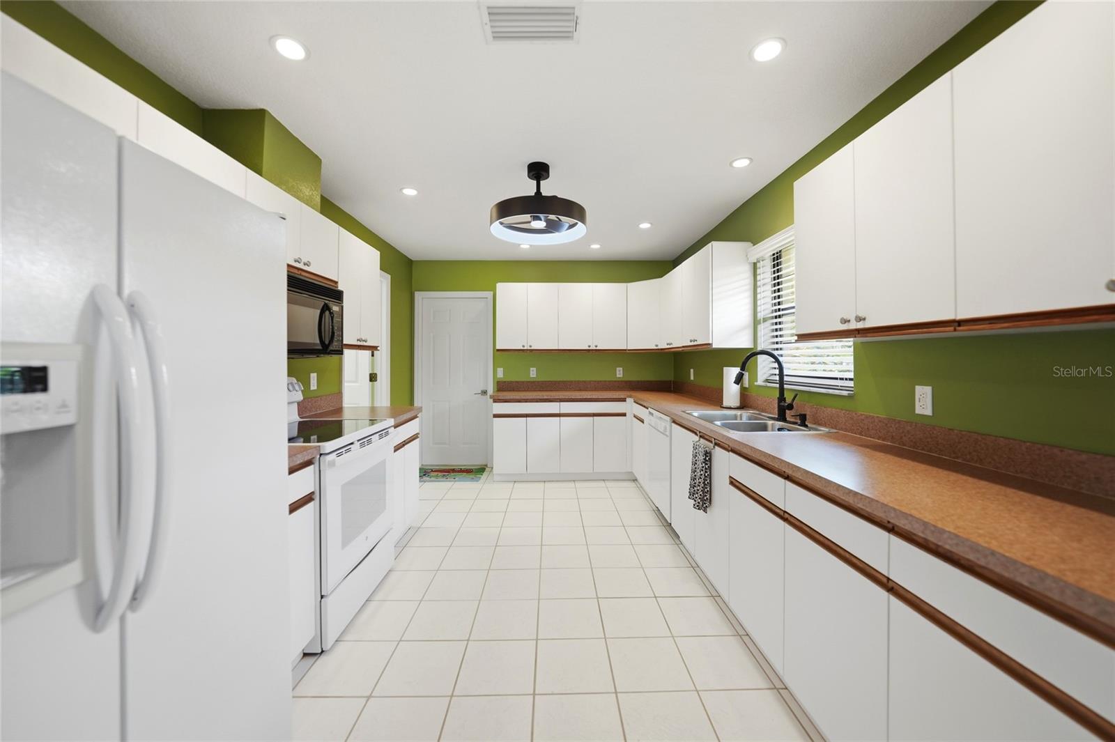 KINGSWAY GOLF VILLAS FIRST ADD - Residential