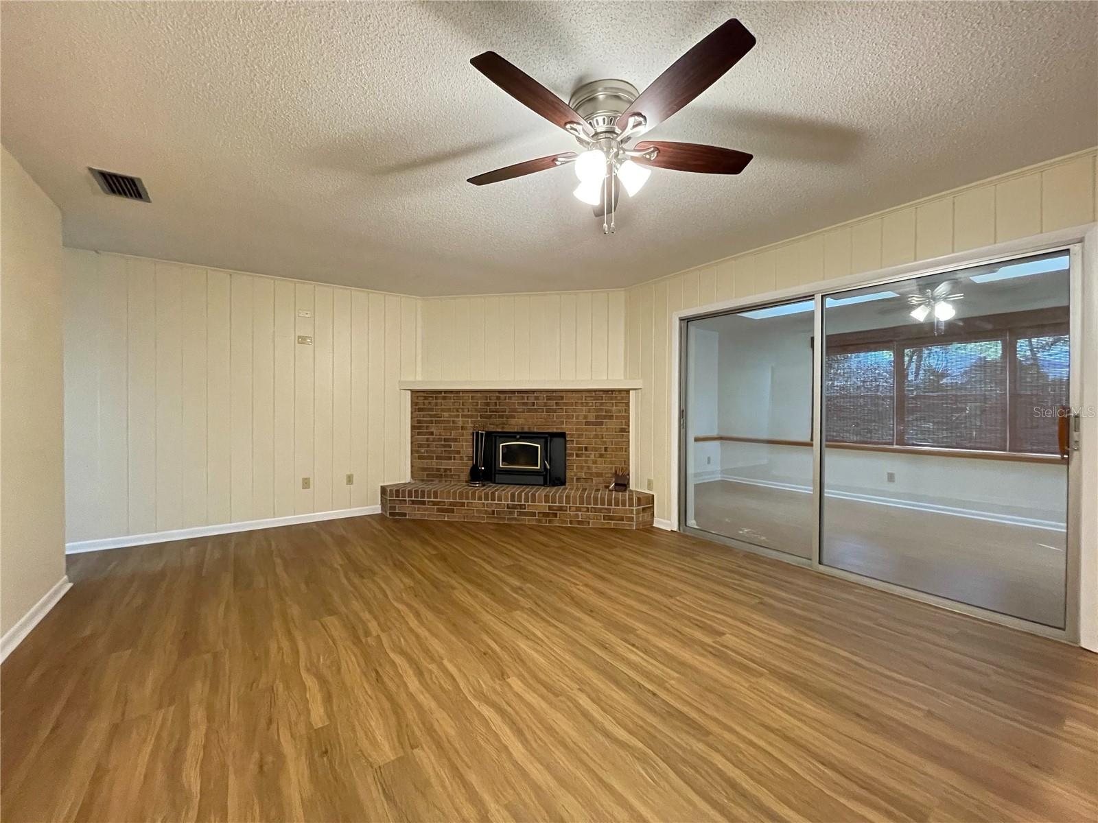 GAINESVILLE TOWN OF PINE PARK - Residential Lease