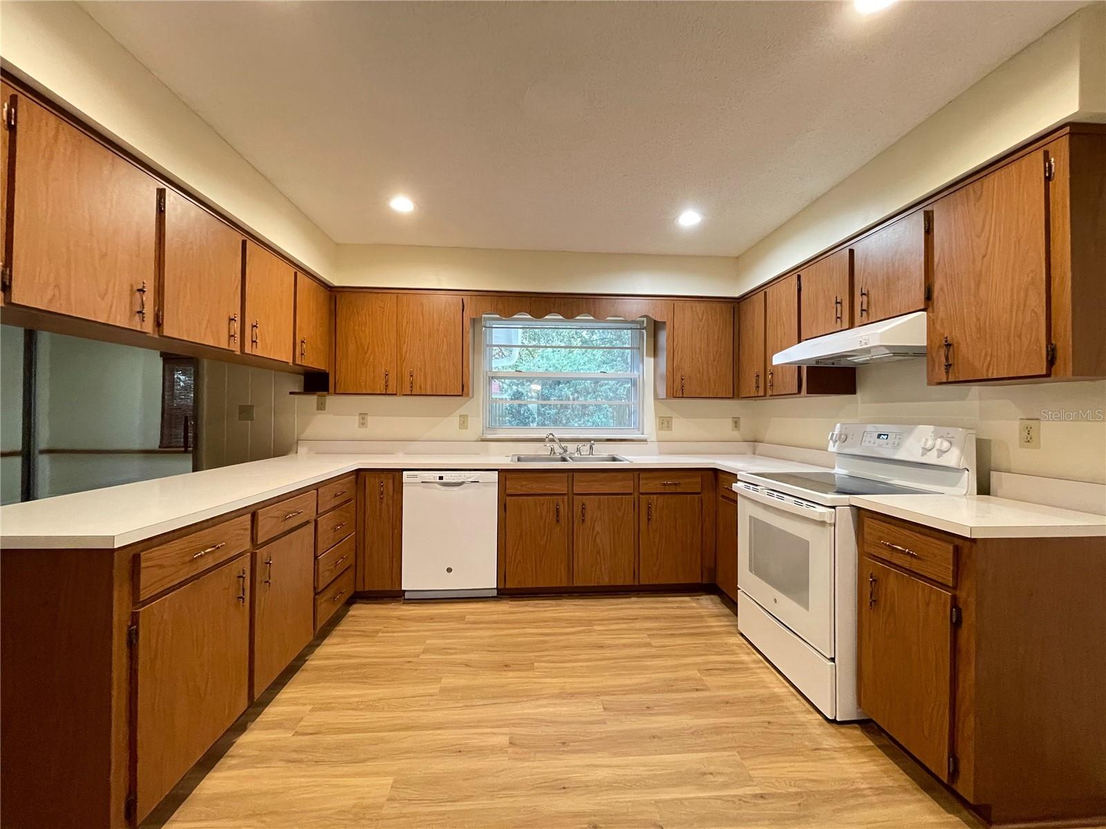 GAINESVILLE TOWN OF PINE PARK - Residential Lease