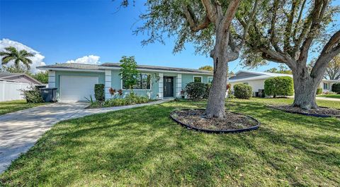 923 69TH STREET NW BRADENTON FL 34209