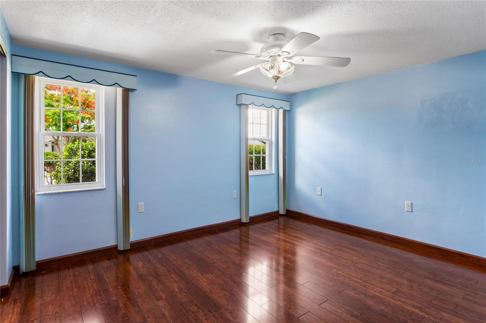 EMBASSY HILLS - Residential