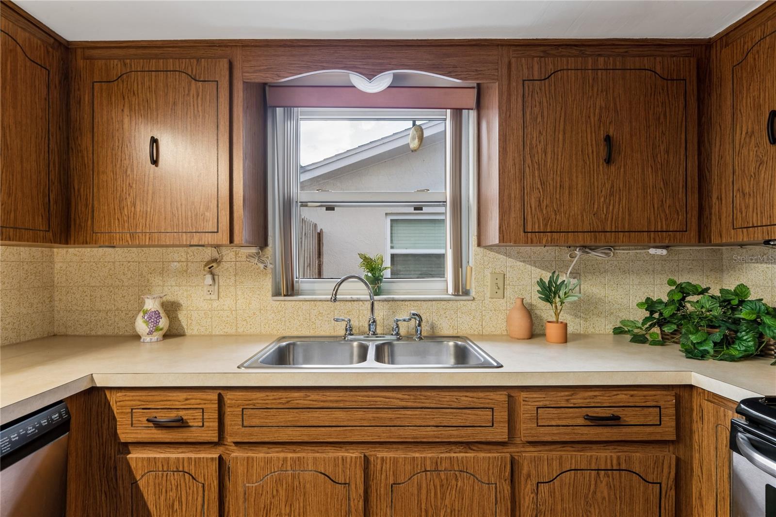 EMBASSY HILLS - Residential