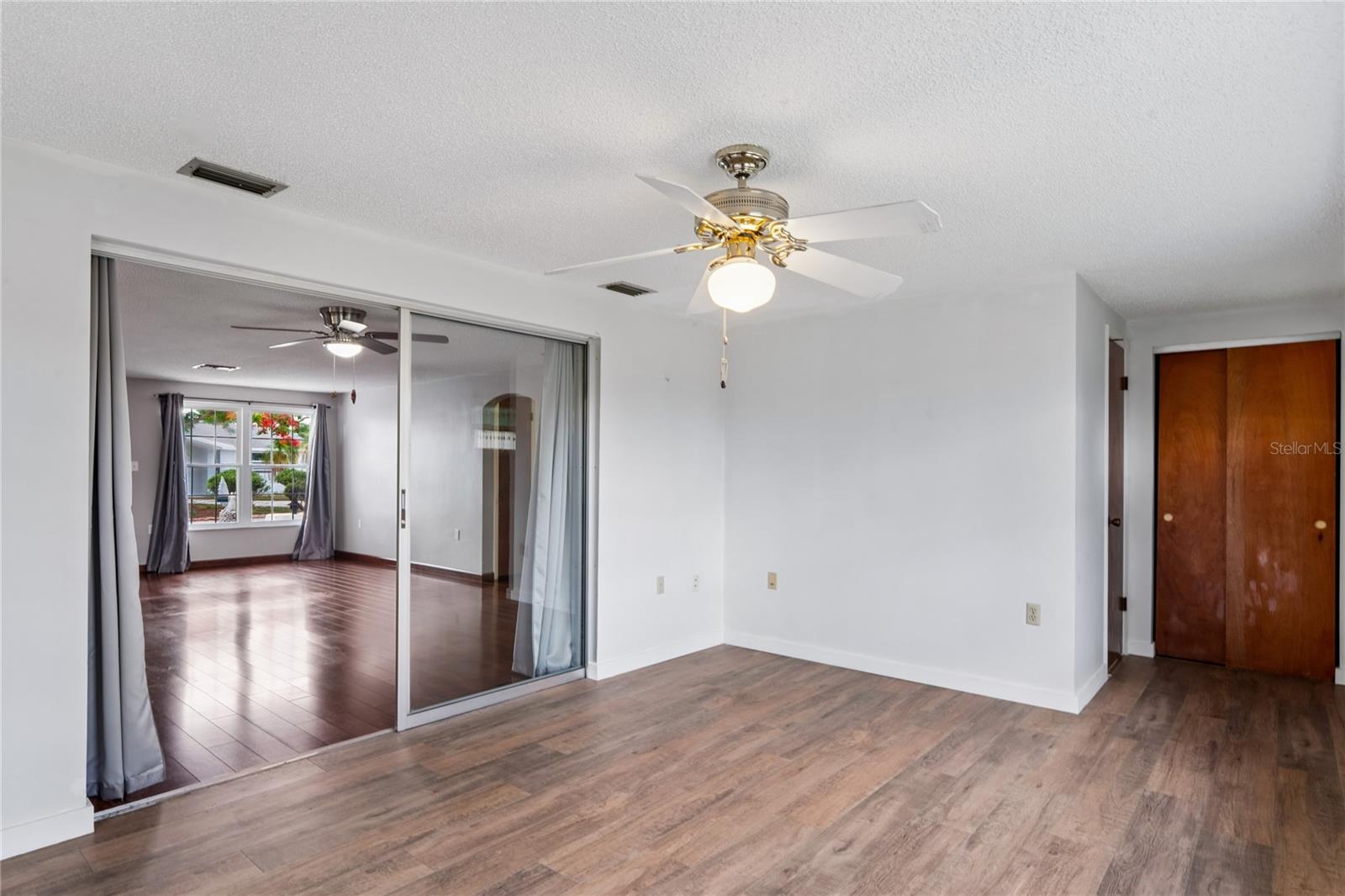 EMBASSY HILLS - Residential