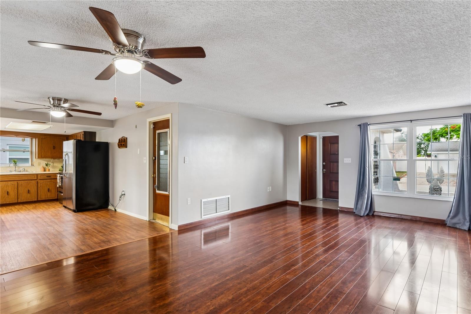 EMBASSY HILLS - Residential