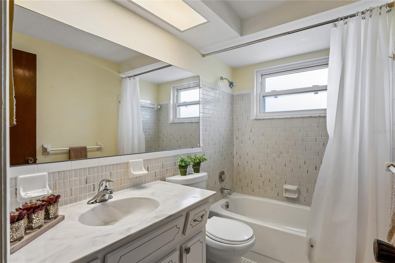 EMBASSY HILLS - Residential