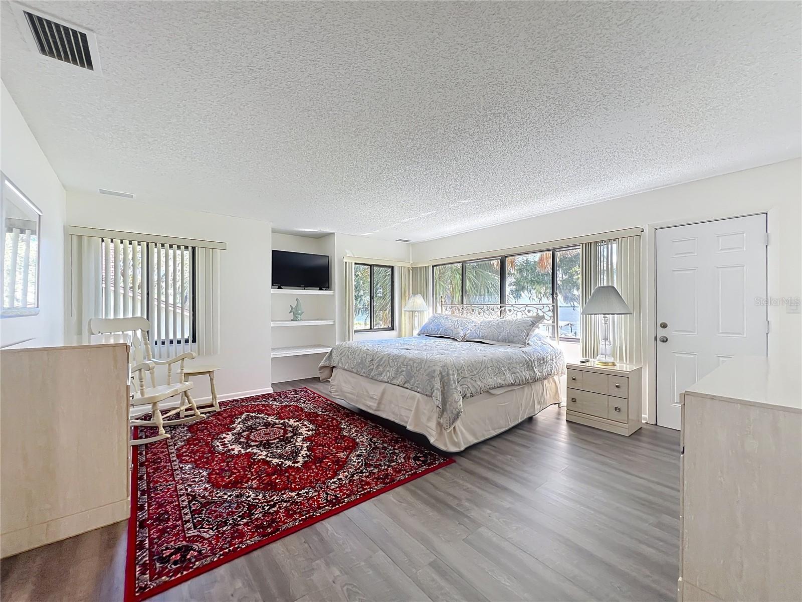 WATERS OF LAKE GRIFFIN - Residential