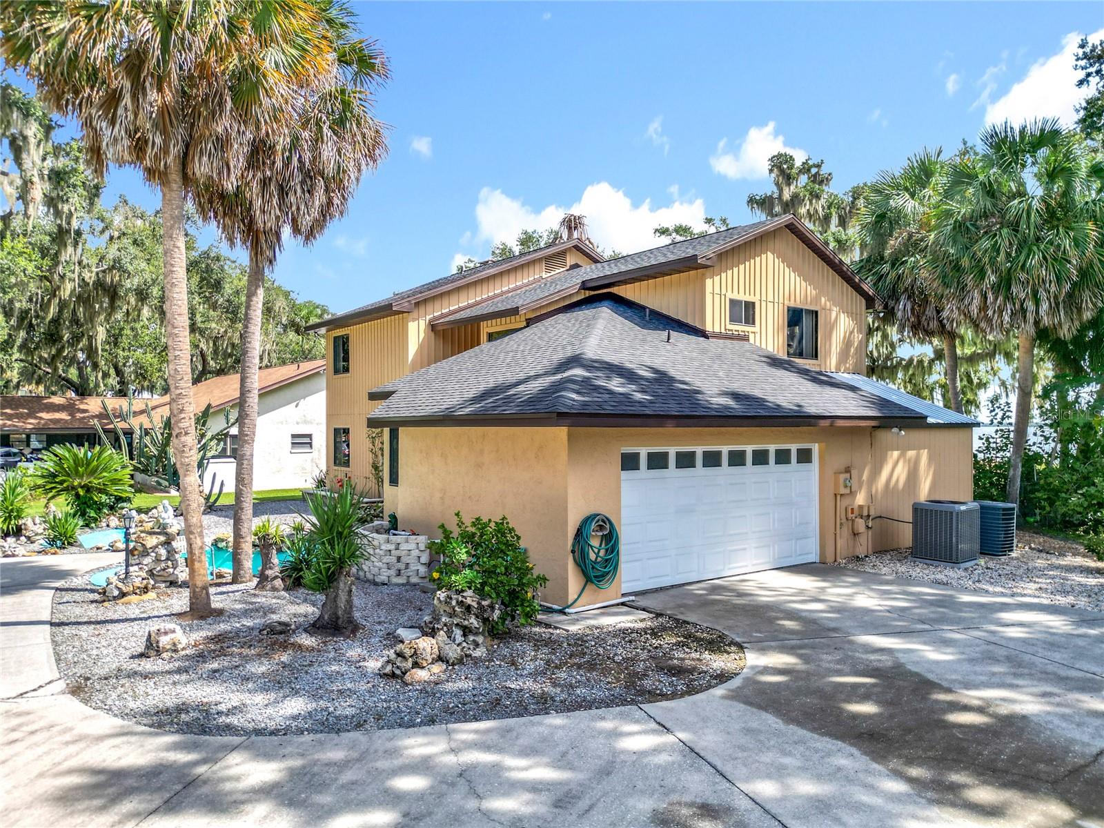 WATERS OF LAKE GRIFFIN - Residential