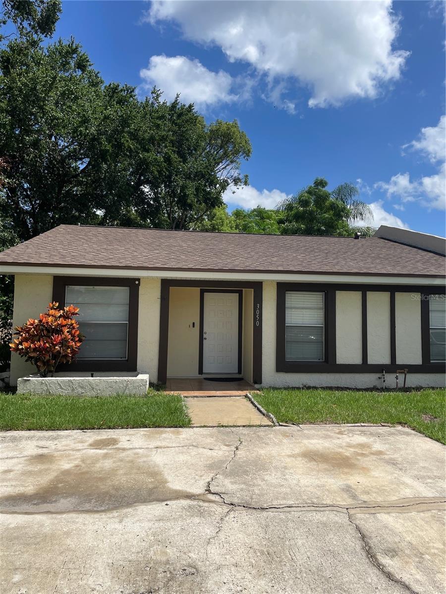 Spacious 3BR/2BA townhome in highly desirable Winter Park! This well-maintained home features a large kitchen with dine-in area, a bright and open living room, and a screened-in porch perfect for relaxing. Located in a top-rated school district and just minutes from major highways—this location can't be beat!