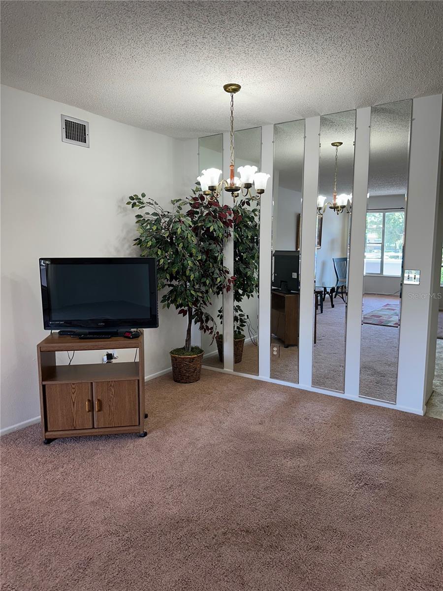 ON TOP OF THE WORLD - Residential