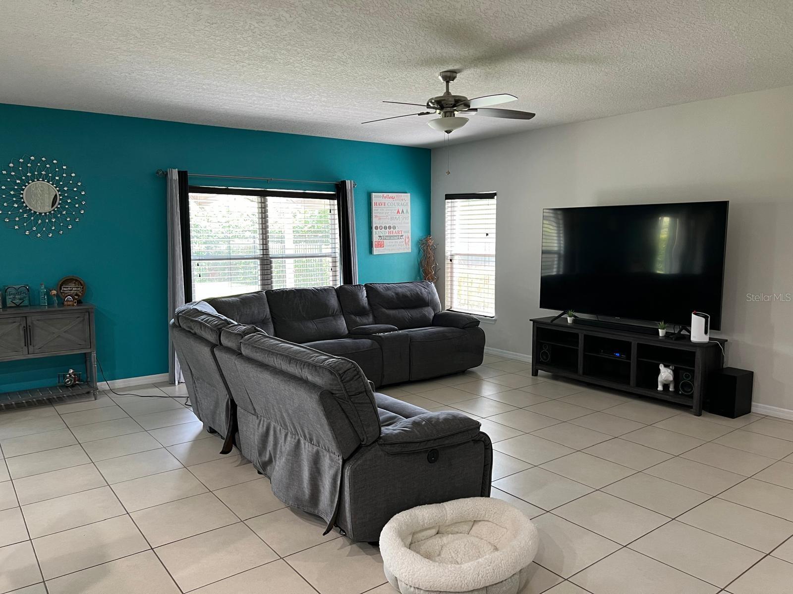 VICTORIA TRLS NORTHWEST 7 PH 2 - Residential Lease
