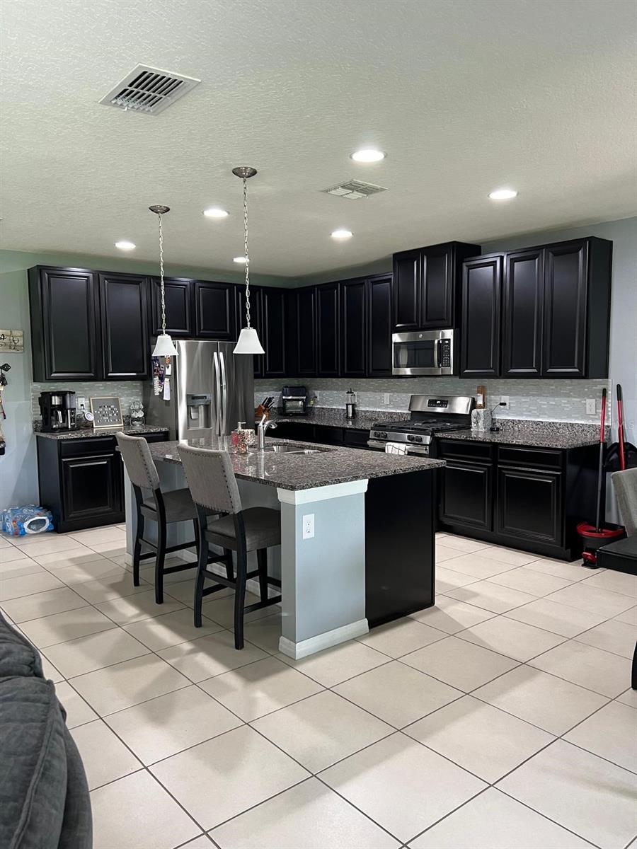 VICTORIA TRLS NORTHWEST 7 PH 2 - Residential Lease