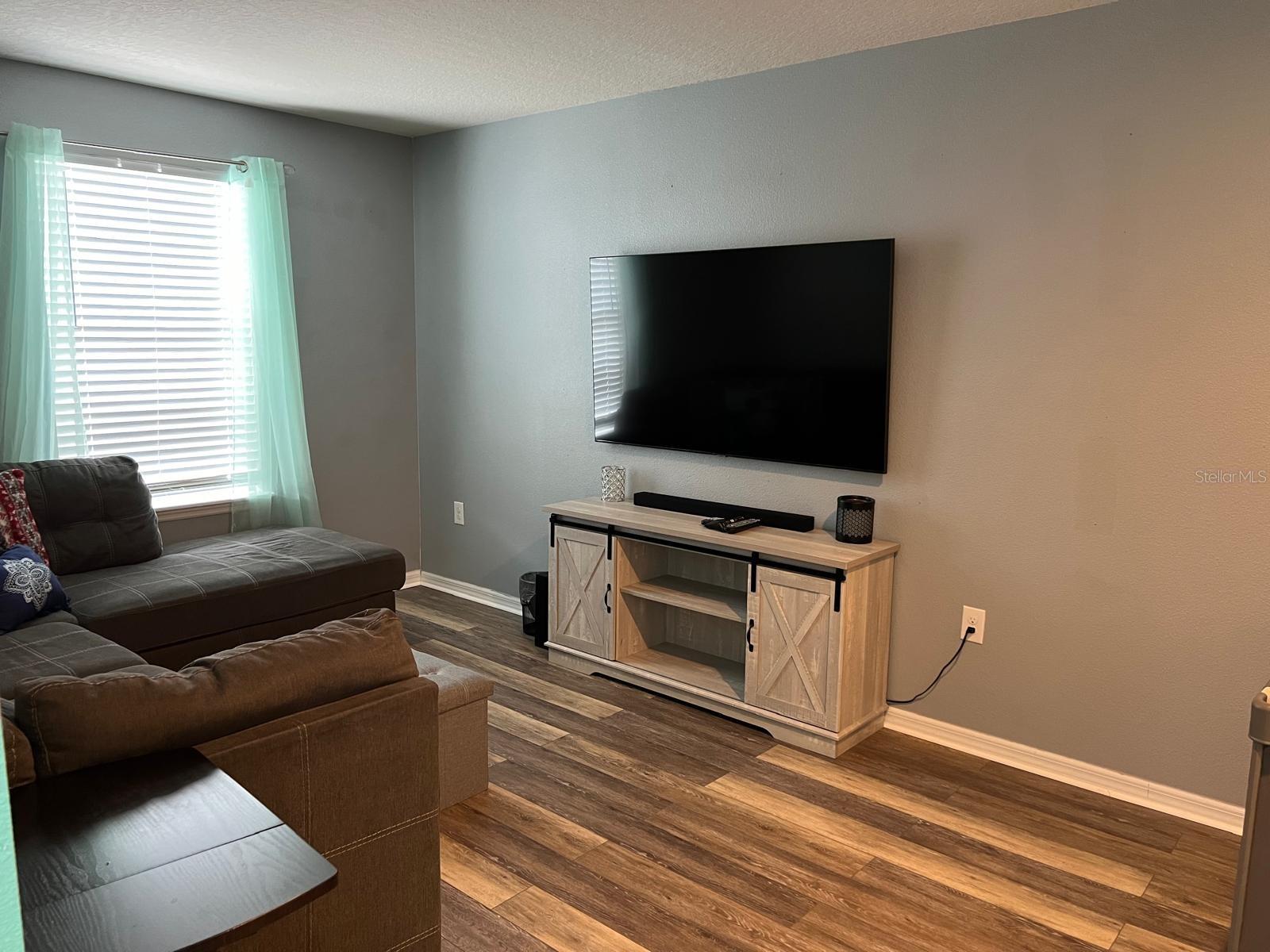 VICTORIA TRLS NORTHWEST 7 PH 2 - Residential Lease