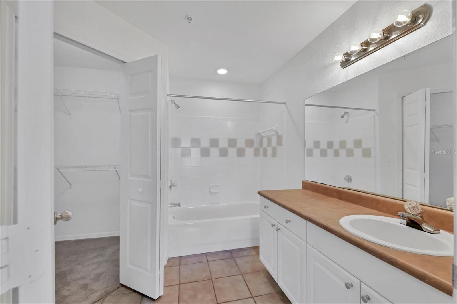 ADMIRALS WALK - Residential