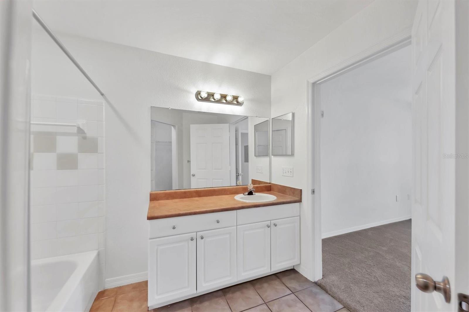 ADMIRALS WALK - Residential