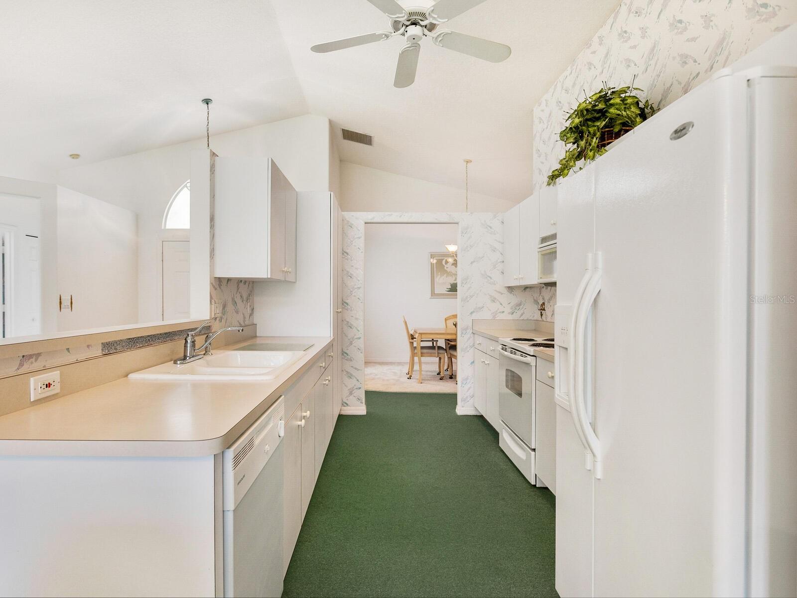 LAKESIDE WOODS - Residential