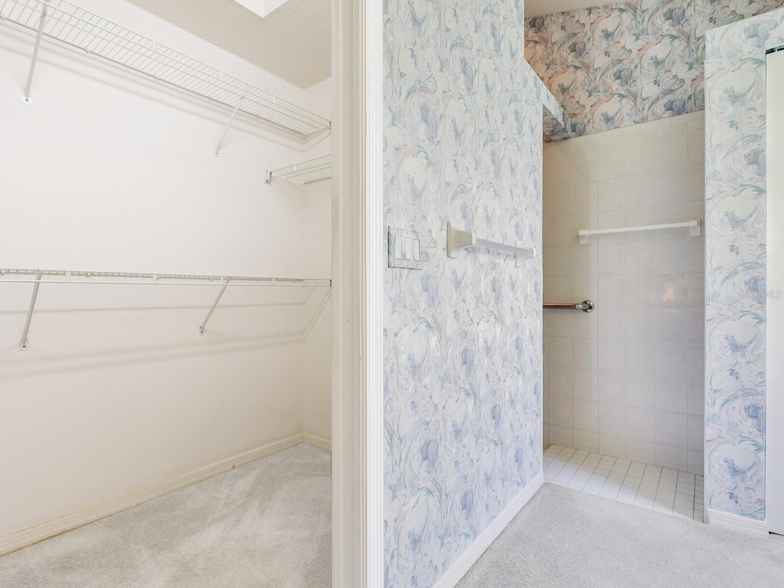 LAKESIDE WOODS - Residential