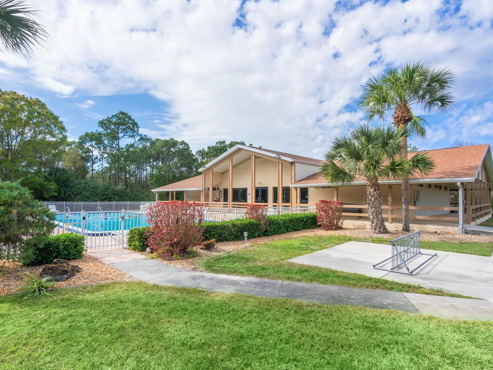 LAKESIDE WOODS - Residential