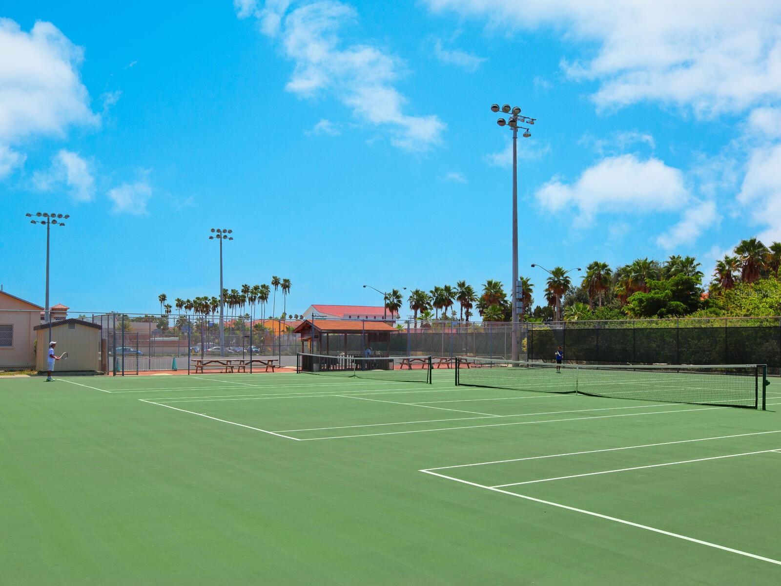 LAKESIDE WOODS - Residential