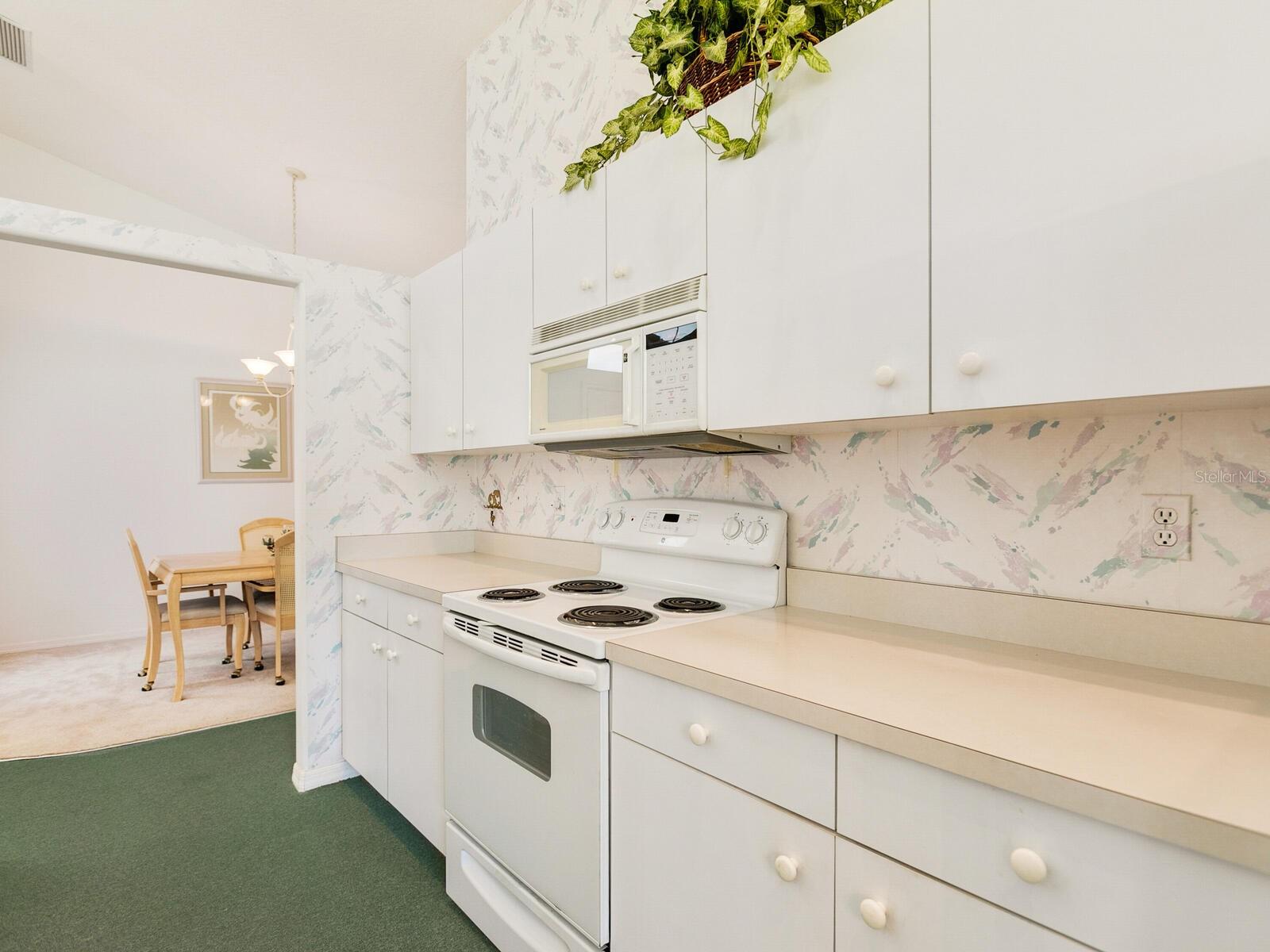 LAKESIDE WOODS - Residential