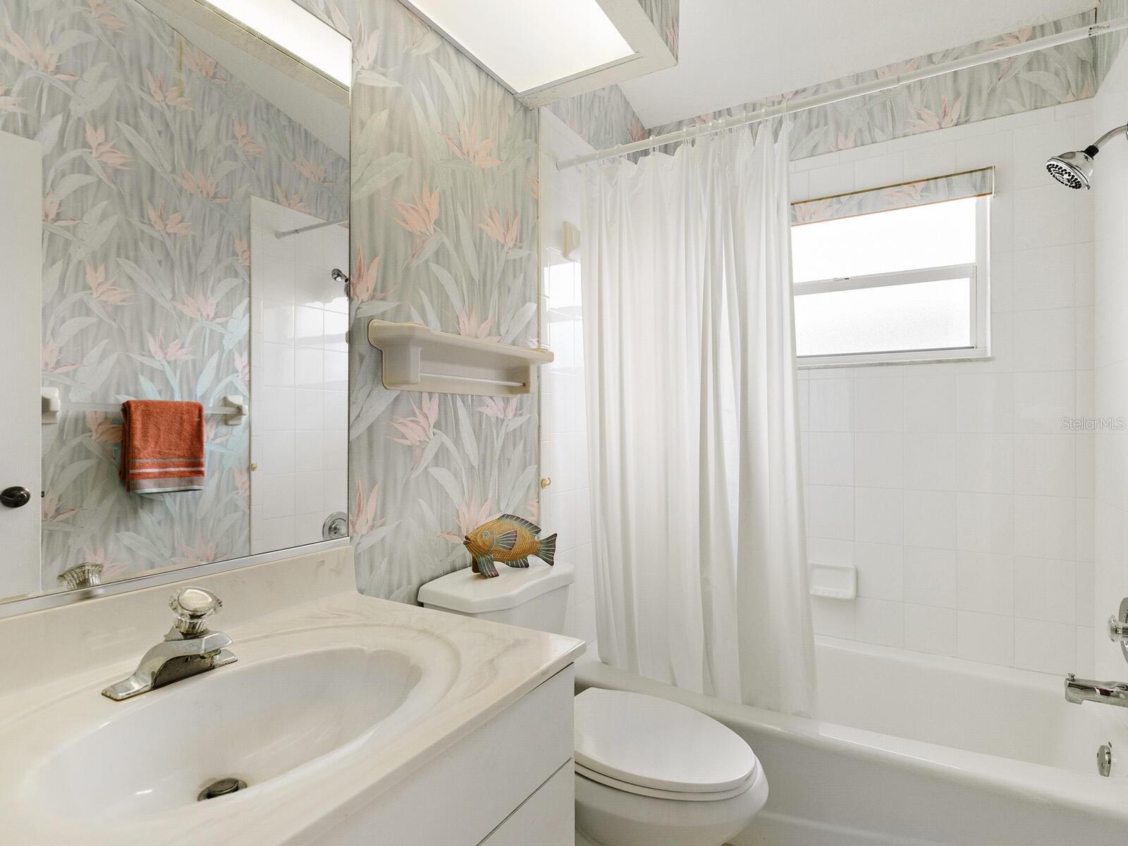 LAKESIDE WOODS - Residential