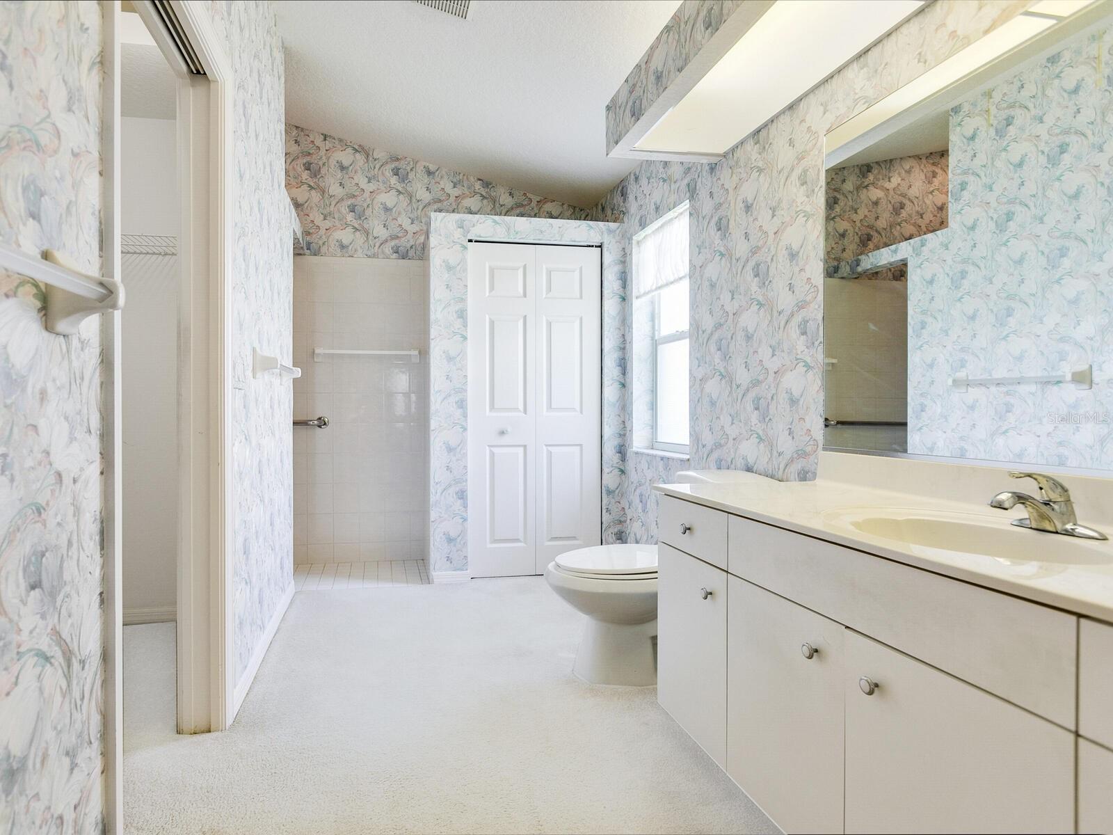 LAKESIDE WOODS - Residential