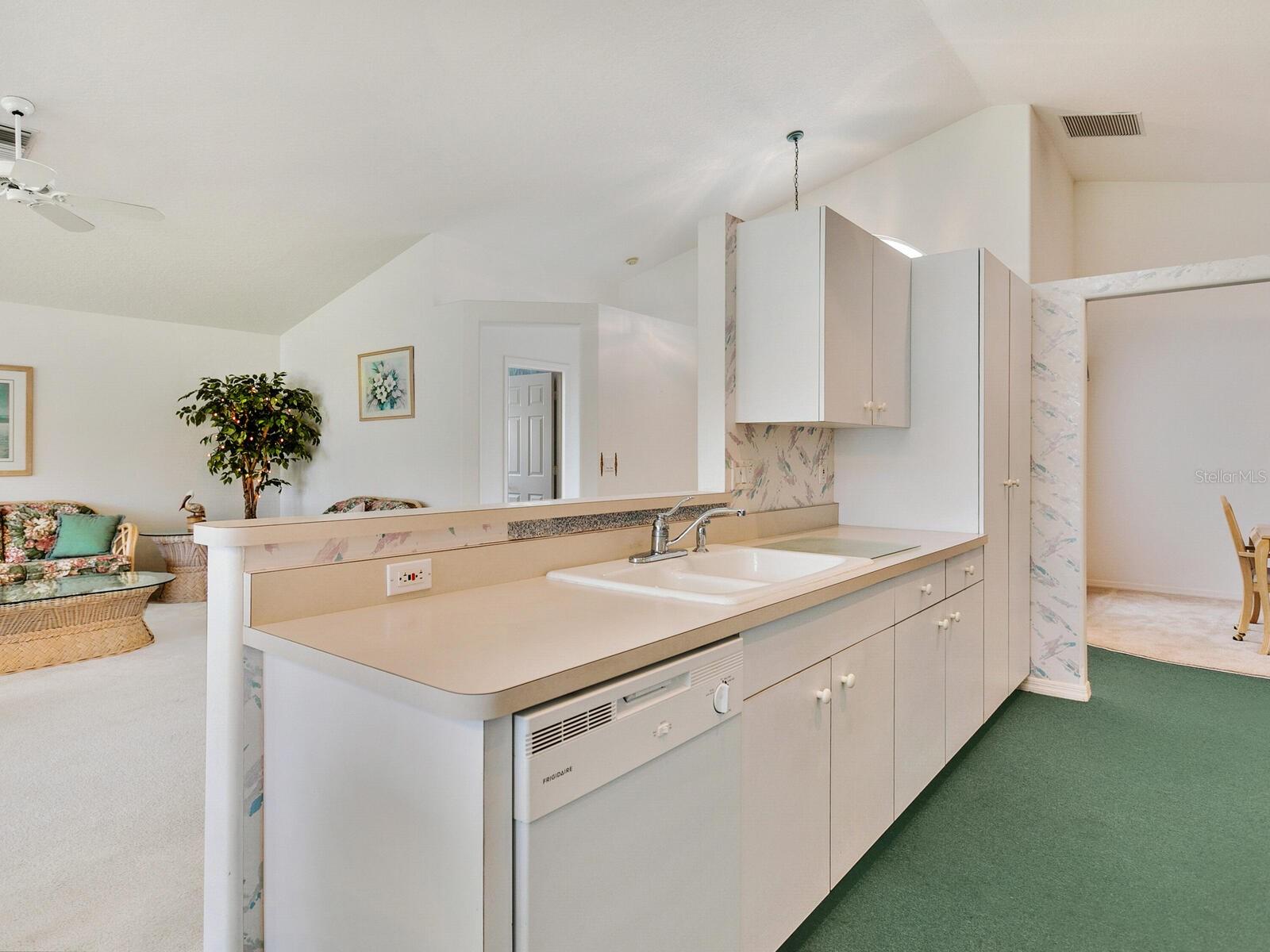 LAKESIDE WOODS - Residential