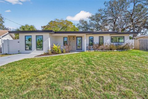 Photo of 203 Driftwood Drive W, Palm Harbor, FL 34683 (MLS # TB8478229)