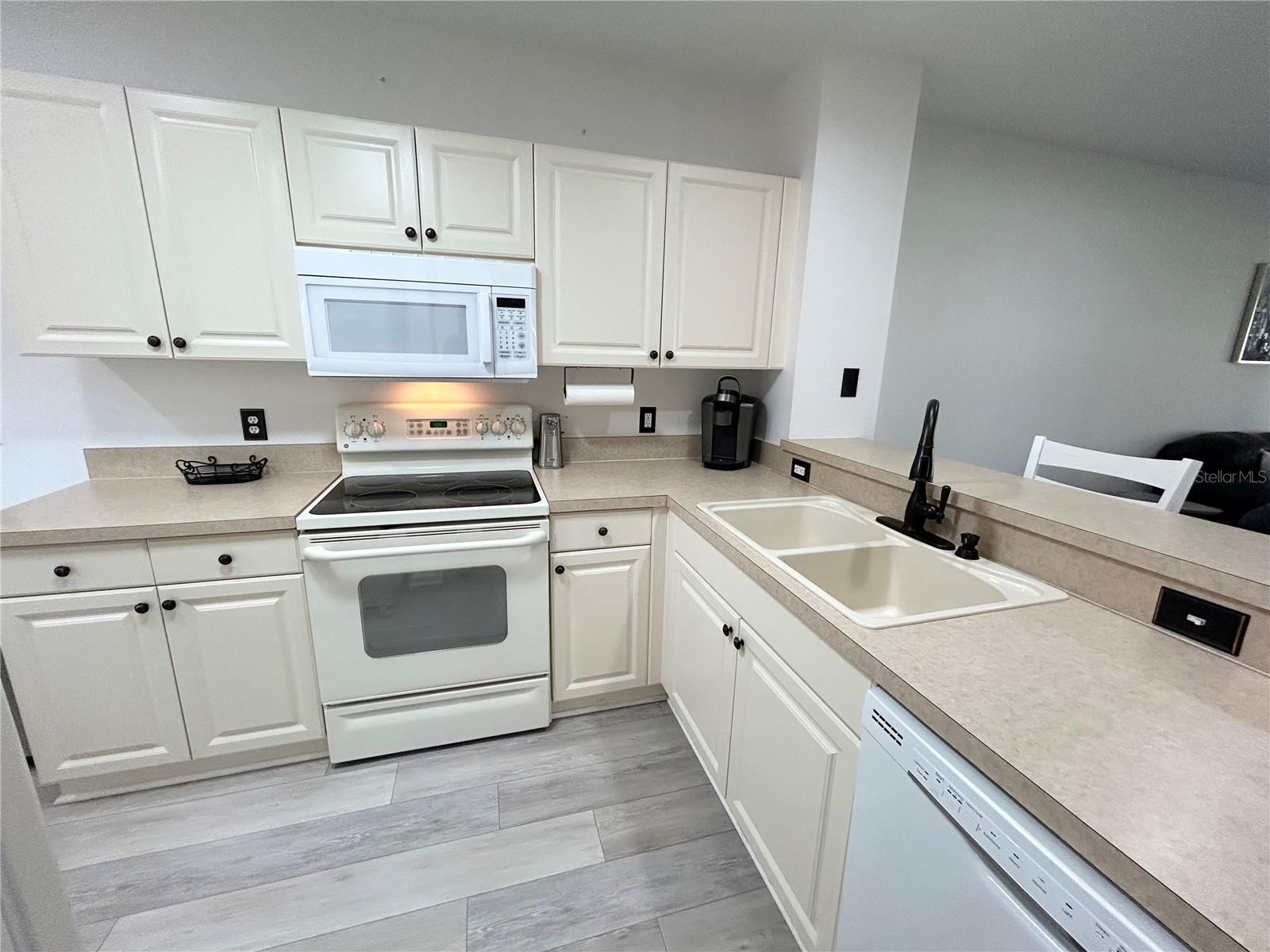 WATERSIDE CLUB III AT HERITAGE OAK PARK - Residential